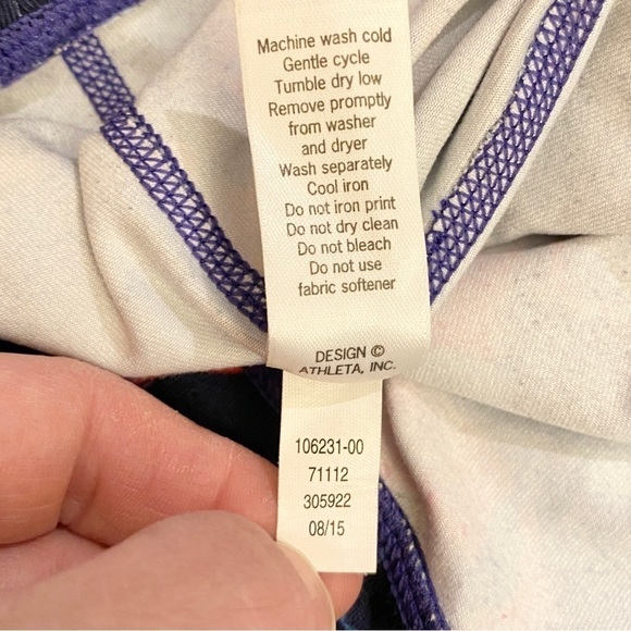 Athleta Chaturanga Capri Leggings  Blue Pink Abstract Cropped Womens Size Medium - Picture 6 of 8